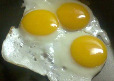 El huevo frito es rico en proteínas pero también en calorías