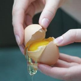La clara de huevo tiene muchas proteínas